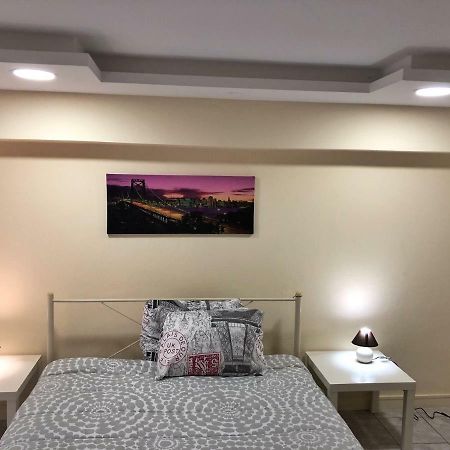 Sunmer Apartment 1Minute From Sea, 15 Min From The Airport Artemis City Center Bagian luar foto