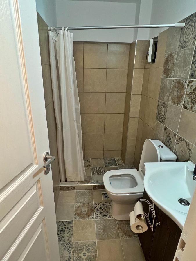 Sunmer Apartment 1Minute From Sea, 15 Min From The Airport Artemis City Center Bagian luar foto