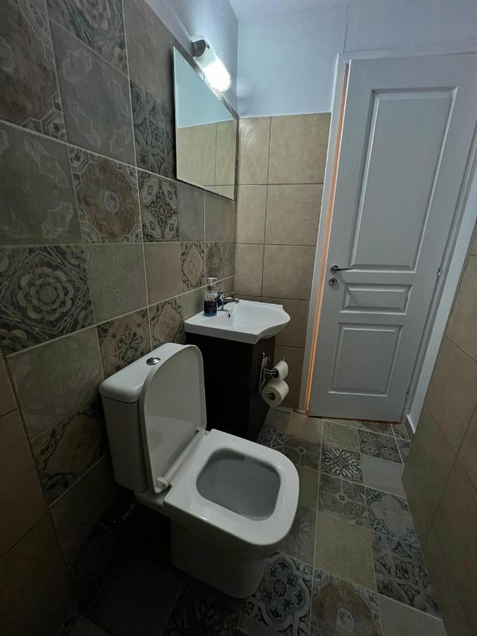 Sunmer Apartment 1Minute From Sea, 15 Min From The Airport Artemis City Center Bagian luar foto