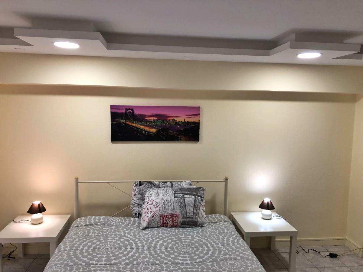 Sunmer Apartment 1Minute From Sea, 15 Min From The Airport Artemis City Center Bagian luar foto